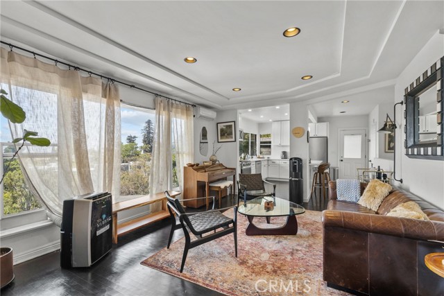 2067 Mayview Drive, Los Angeles CA: https://media.crmls.org/medias/9cd8b0db-fca7-4f31-8d7b-40bad8e85e36.jpg