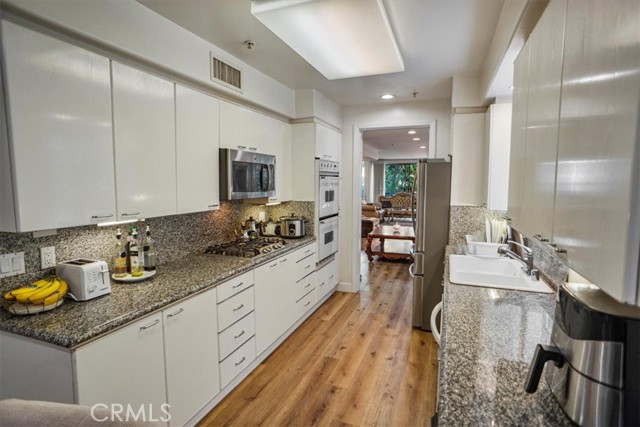 Detail Gallery Image 7 of 15 For 1819 Holmby #104,  Los Angeles,  CA 90025 - 2 Beds | 3 Baths