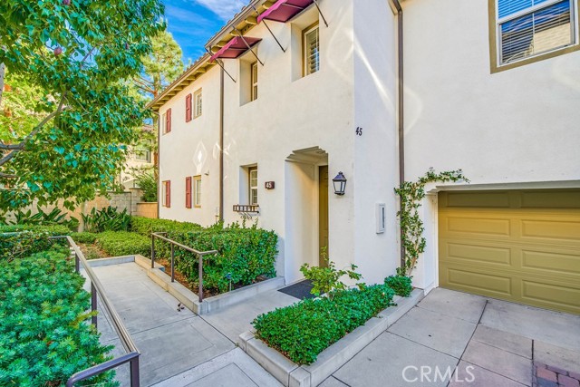 45 Olivehurst, Irvine CA: https://media.crmls.org/medias/9cd954e4-16f9-4773-954e-fe8d5f010f6d.jpg