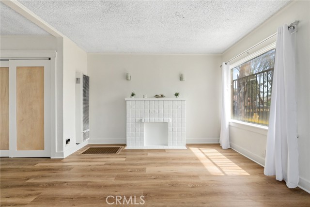 Detail Gallery Image 7 of 27 For 1159 W 54th St, Los Angeles,  CA 90037 - – Beds | – Baths