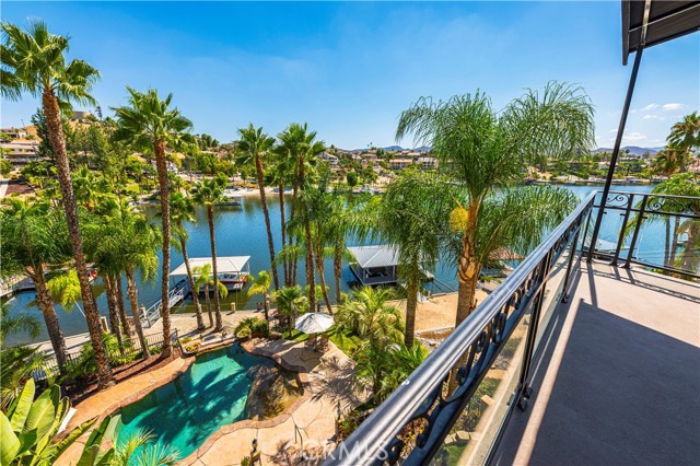 Detail Gallery Image 19 of 70 For 22166 W San Joaquin Dr, Canyon Lake,  CA 92587 - 5 Beds | 4/1 Baths