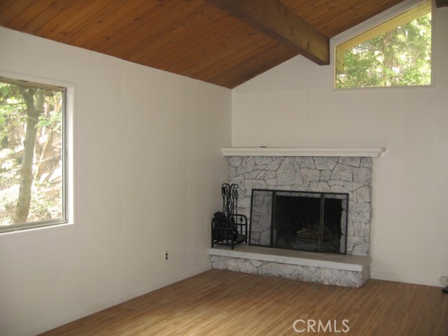 Detail Gallery Image 8 of 19 For 2756 Circle Dr, Running Springs,  CA 92382 - 2 Beds | 1/1 Baths