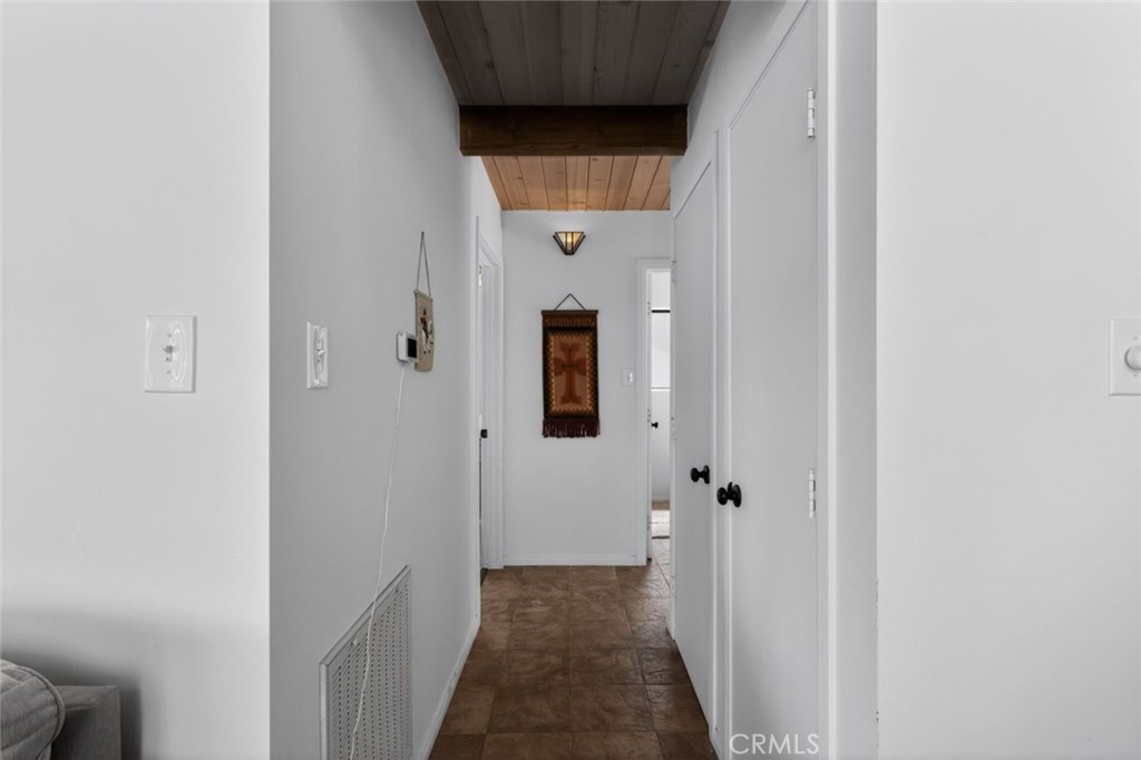 https://media.crmls.org/medias/9cda8c30-c16a-44af-9b89-b0115370a529.jpg?preset=X-Large