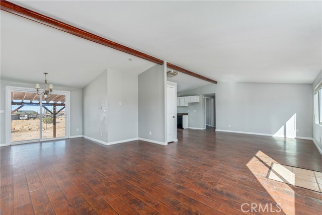 6320 Cholame Road, Phelan CA: https://media.crmls.org/medias/9cda99cc-69c9-4a22-b9f9-5643c8030dd5.jpg