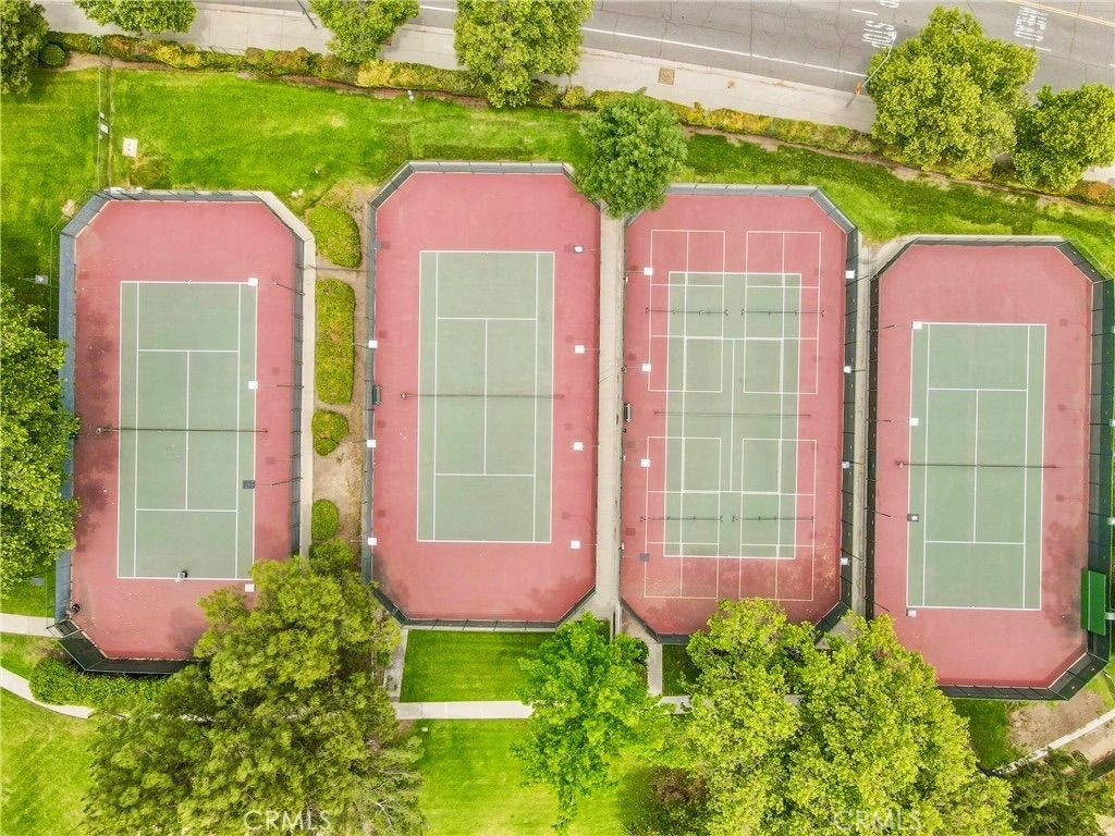 https://media.crmls.org/medias/9cdaa22e-1504-4a9a-b0a9-687ef4da4899.jpg?preset=X-Large