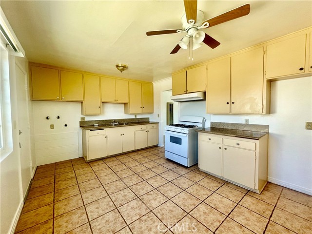 Detail Gallery Image 5 of 11 For 510 S Vine Ave a,  Ontario,  CA 91762 - 2 Beds | 1 Baths