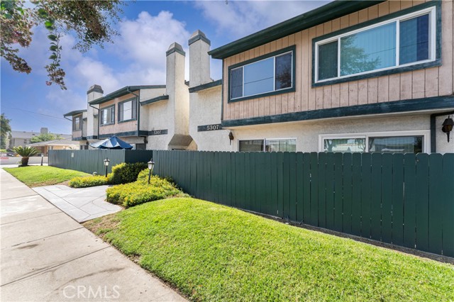 Detail Gallery Image 2 of 18 For 5307 N Barranca Ave #I,  Covina,  CA 91722 - 2 Beds | 2 Baths