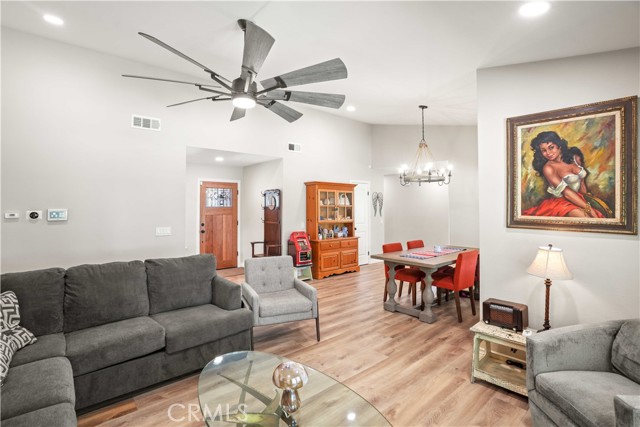 319 Cheerful Court, Simi Valley CA: https://media.crmls.org/medias/9cdca04f-dd52-417d-9905-65b35feace6b.jpg
