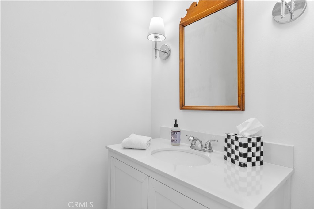 https://media.crmls.org/medias/9cdcf0b6-f312-4b8e-8d2d-c434e8202412.jpg?preset=X-Large