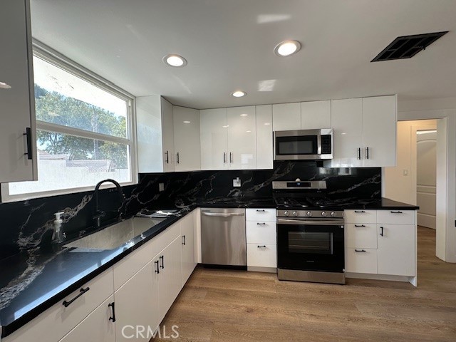 Detail Gallery Image 5 of 18 For 20336 Cantara St, Winnetka,  CA 91306 - 4 Beds | 2 Baths