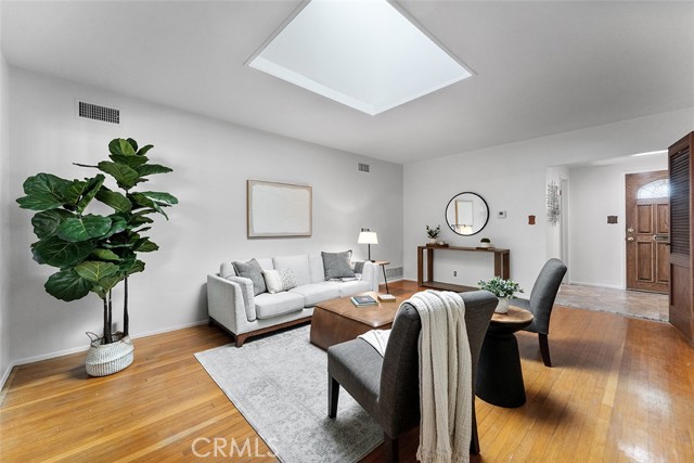 748 E Casad Street, Covina CA: https://media.crmls.org/medias/9cddf083-36aa-44b5-854b-97f2f02ee57c.jpg