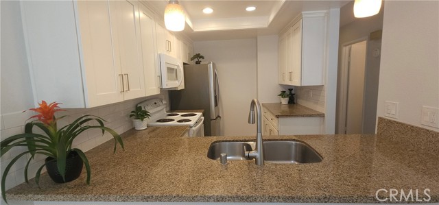 5440 Baltimore Drive, La Mesa CA: https://media.crmls.org/medias/9cde3bff-8d6f-40f5-80f5-104903edbe6d.jpg