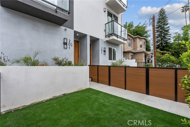 201 S Westlake Ave, Los Angeles CA: https://media.crmls.org/medias/9cdf4bfc-e4b8-4c21-a468-edf30aed4dbf.jpg