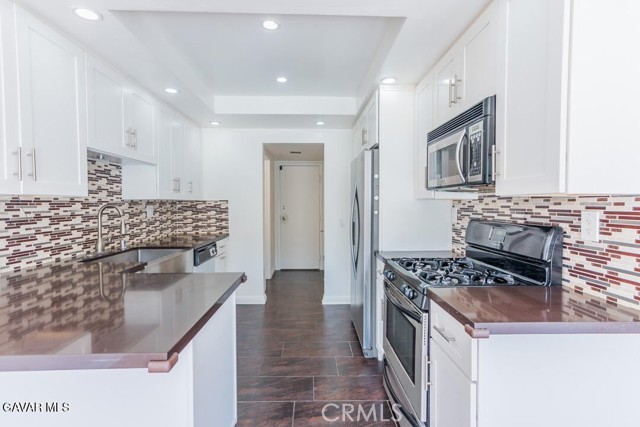 Detail Gallery Image 9 of 42 For 18452 Lemarsh St #48,  Northridge,  CA 91325 - 2 Beds | 3 Baths