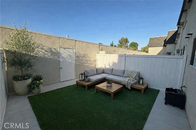 Detail Gallery Image 21 of 28 For 19142 Haynes St #4,  Reseda,  CA 91335 - 2 Beds | 1/1 Baths