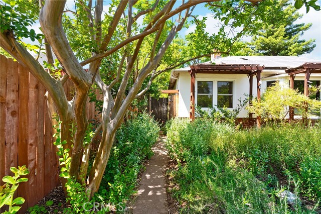 466 E 2nd Avenue, Chico CA: https://media.crmls.org/medias/9ce1f45c-9bb4-4039-9028-38f967761033.jpg