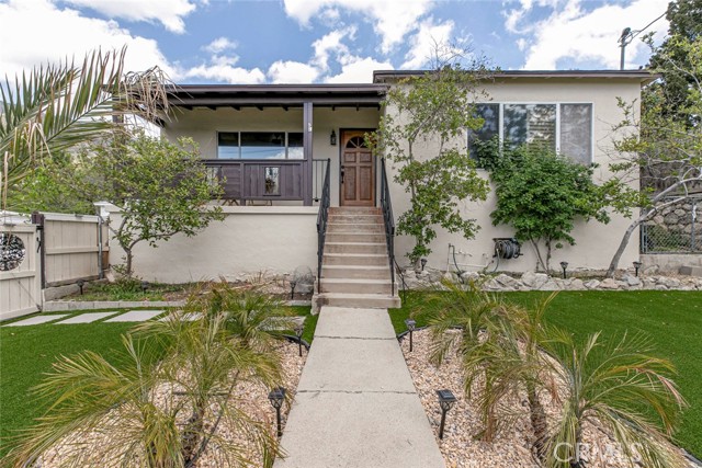 10630 Samoa Avenue, Tujunga CA: https://media.crmls.org/medias/9ce21c6a-db85-40a9-843c-072fb67cacd7.jpg