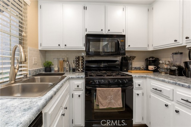 Detail Gallery Image 7 of 26 For 770 E San Bernardino Rd #1,  Covina,  CA 91723 - 2 Beds | 2 Baths