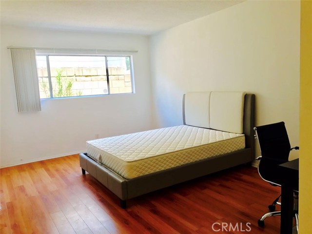 Detail Gallery Image 8 of 21 For 2302 Oak St, Santa Monica,  CA 90405 - – Beds | – Baths