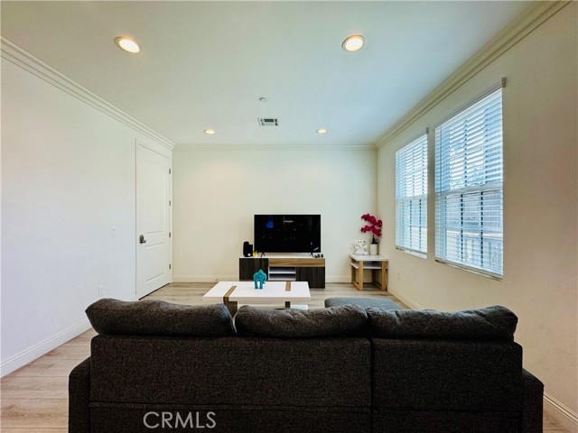 Detail Gallery Image 3 of 35 For 118 N Allen Ave #5,  Pasadena,  CA 91106 - 3 Beds | 3 Baths