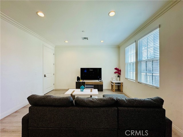 Detail Gallery Image 3 of 35 For 118 N Allen Ave #5,  Pasadena,  CA 91106 - 3 Beds | 3 Baths