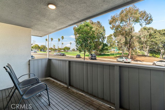 Detail Gallery Image 15 of 36 For 1321 Beryl St #101,  Redondo Beach,  CA 90277 - 3 Beds | 2/1 Baths