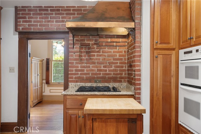211 E Virginia Avenue, Glendora CA: https://media.crmls.org/medias/9ce43120-4f18-4d9b-a8ee-37f0f2e4e67a.jpg