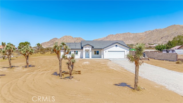 Detail Gallery Image 2 of 53 For 23650 Pala Ln, Apple Valley,  CA 92307 - 4 Beds | 2 Baths