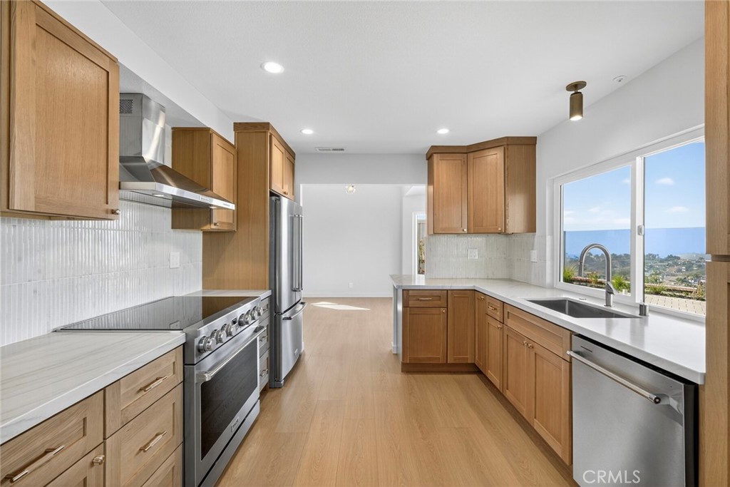 MLS #OC25245288 image #8