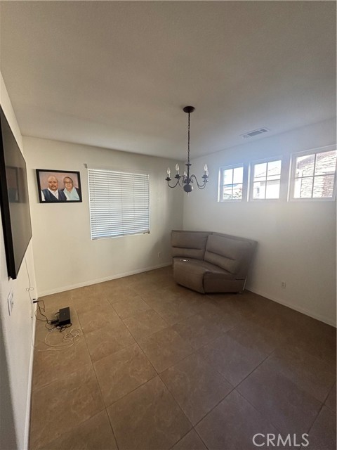 Detail Gallery Image 4 of 65 For 1064 Queen Annes Ln, Beaumont,  CA 92223 - 4 Beds | 2/1 Baths