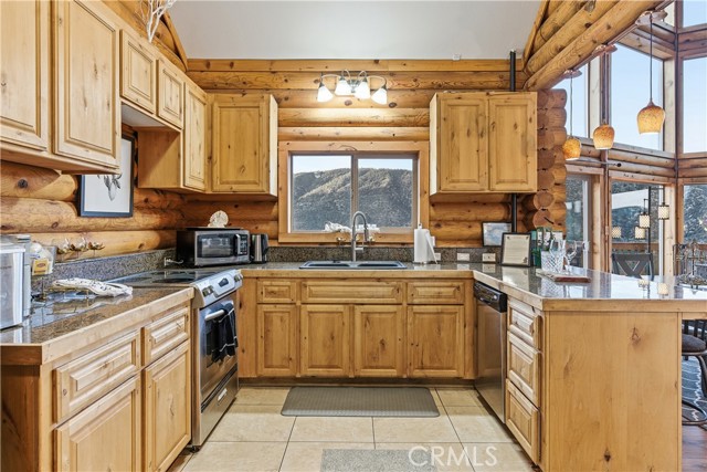 Detail Gallery Image 12 of 37 For 2000 Zermatt, –,  CA 93222 - 3 Beds | 2 Baths