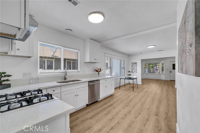 820 S Van Ness Avenue, Santa Ana CA: https://media.crmls.org/medias/9ce62bab-fc66-4527-bd75-5374c39c6c58.jpg