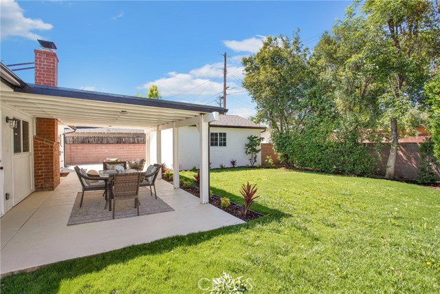 Detail Gallery Image 24 of 31 For 22325 Covello St, Canoga Park,  CA 91303 - 4 Beds | 2 Baths