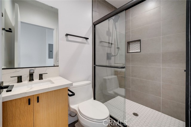 6201 La Mirada Avenue, Los Angeles CA: https://media.crmls.org/medias/9ce6eb00-2da5-4e49-b1fe-01b6f9b416d7.jpg