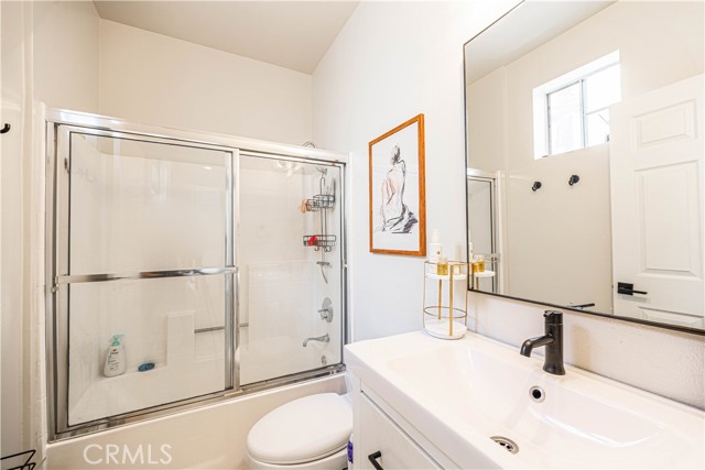 Detail Gallery Image 14 of 27 For 945 N Hudson Ave #104,  Los Angeles,  CA 90038 - 2 Beds | 2 Baths