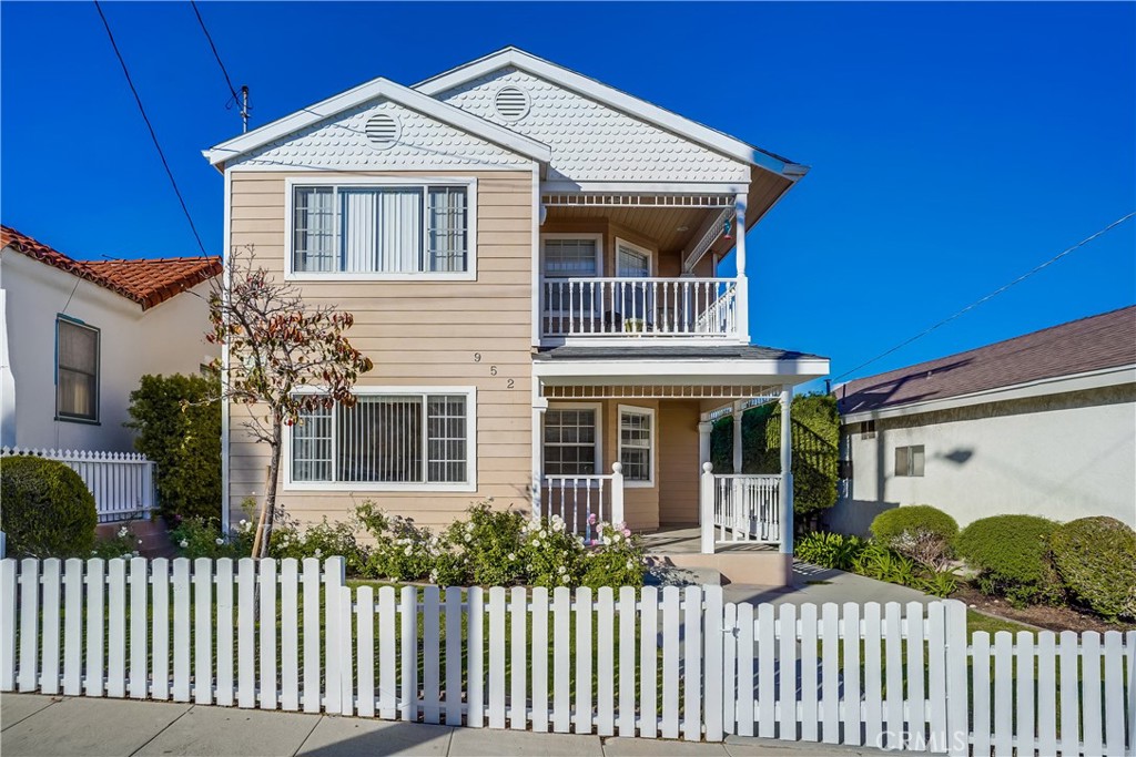 952 W 18th Street #3