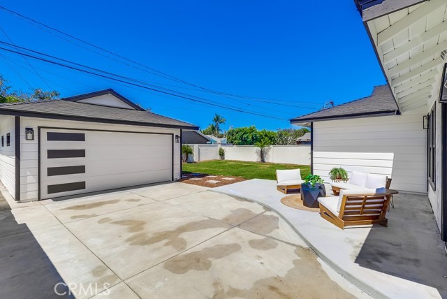 2103 Roxanne Avenue, Long Beach CA: https://media.crmls.org/medias/9ce91adc-97b9-4c43-9329-c76c7a955ebf.jpg