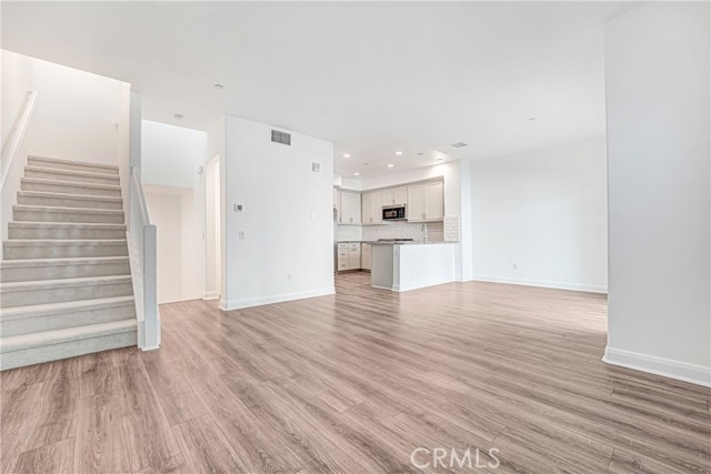 Detail Gallery Image 3 of 25 For 572 E Imperial, El Segundo,  CA 90245 - 2 Beds | 3 Baths