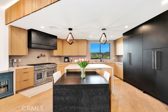 Detail Gallery Image 16 of 72 For 15641 High Knoll Rd, Encino,  CA 91436 - 5 Beds | 4/1 Baths