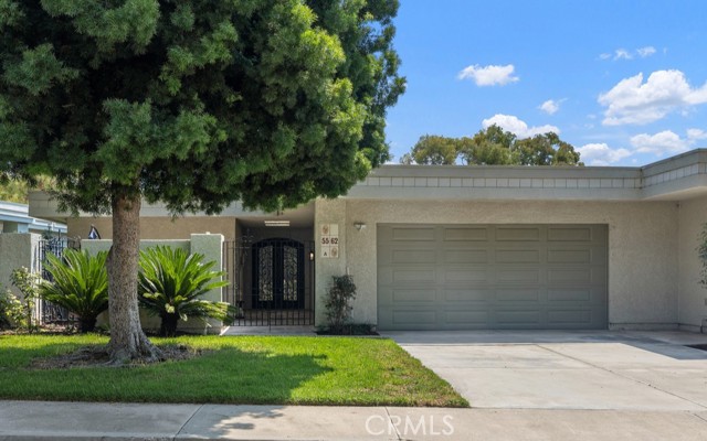 Detail Gallery Image 2 of 35 For 5562 via Portora a,  Laguna Woods,  CA 92637 - 2 Beds | 2 Baths