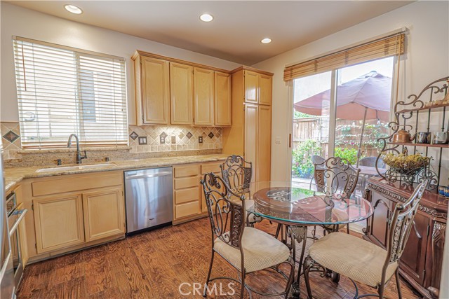 Detail Gallery Image 10 of 26 For 24472 Montevista Cir, Valencia,  CA 91354 - 3 Beds | 3 Baths