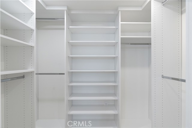 Main Bedroom - walk-in closet