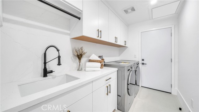Detail Gallery Image 10 of 39 For 18829 Paseo Nuevo Dr, Tarzana,  CA 91356 - 4 Beds | 4/1 Baths