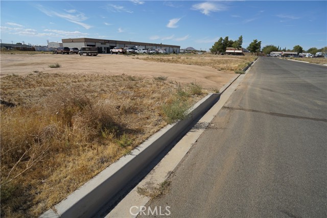 Detail Gallery Image 10 of 13 For 1 Malaki Rd, Apple Valley,  CA 92308 - – Beds | – Baths