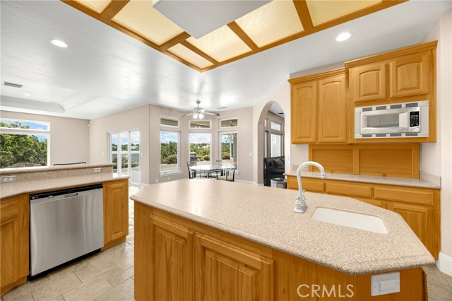 8277 Macron Street, Oak Hills CA: https://media.crmls.org/medias/9ceca612-154e-4e38-b211-86b4ad48d85c.jpg