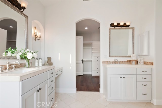 1725 Oak Avenue, Manhattan Beach, California 90266, 4 Bedrooms Bedrooms, ,4 BathroomsBathrooms,Residential,Sold,Oak,SB21251679