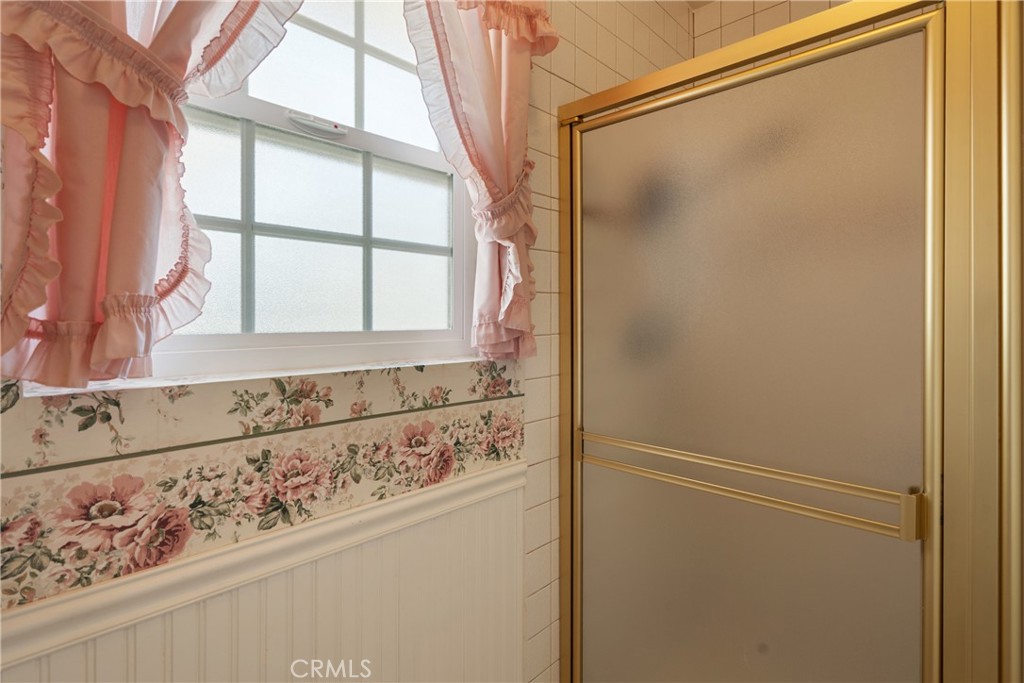 https://media.crmls.org/medias/9cee0bd1-8f0e-4bb3-bd82-ffef3d4e735f.jpg?preset=X-Large
