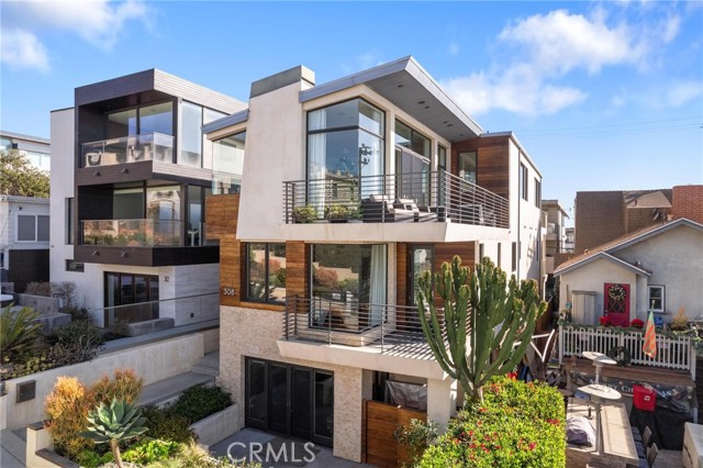 Detail Gallery Image 2 of 67 For 308 17th St, Manhattan Beach,  CA 90266 - 4 Beds | 3/1 Baths