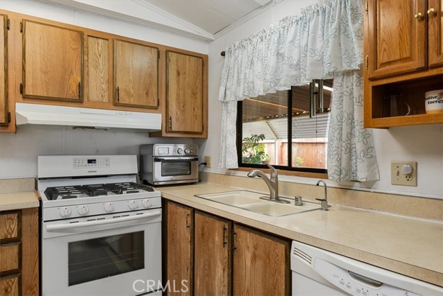 519 W Taylor Street, Santa Maria CA: https://media.crmls.org/medias/9cef792b-ebcd-41be-8d6d-c241b226a400.jpg