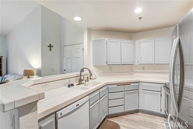 Detail Gallery Image 5 of 17 For 5728 Oak Bend Ln #310,  Oak Park,  CA 91377 - 1 Beds | 1 Baths